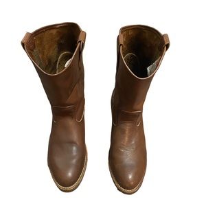 Red Wing boots size 9 width E2. Model 1155.